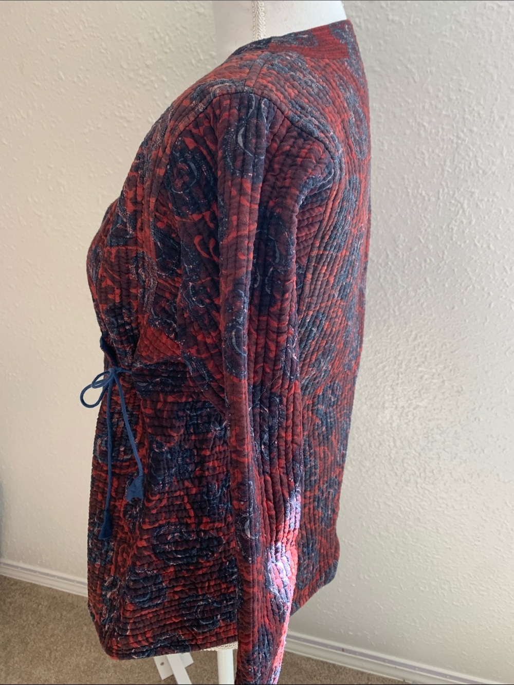 CargoWomen’s Red Quilted Floral Wrap jacket with Tie - Picture 5 of 9